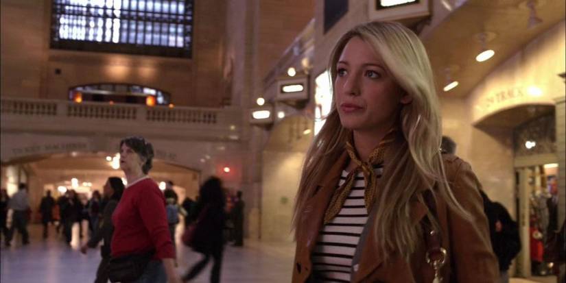 Serena van der Woodsen (Blake Lively) arrives in NYC at Grand Central Station in 'Gossip Girl's pilot episode.