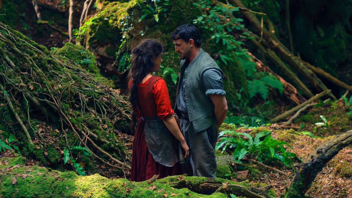 Paul Mescal and Jessie Buckley Are Utterly Captivating in First