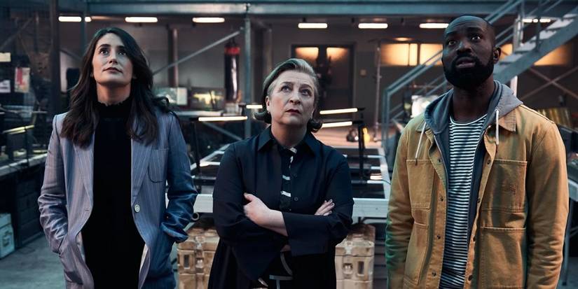 Charly Clive, Caroline Quentin, and Paapa Essiedu looking up in The Lazarus Project.