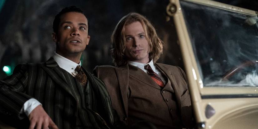 Sam Reid as Lestat de Lioncourt and Jacob Anderson as Louis de Pointe du Lac in a car in Interview with the Vampire