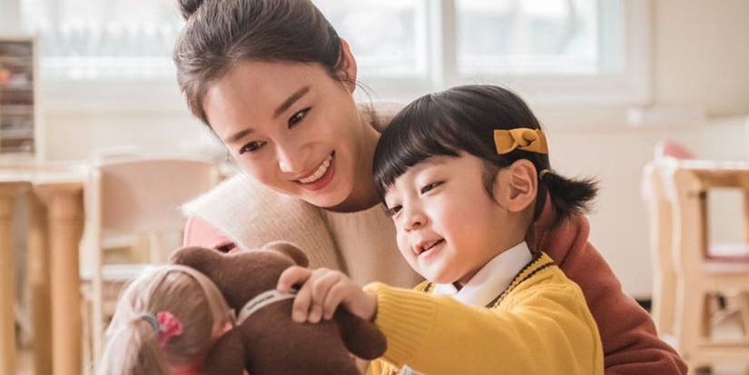 Kim Tae-hee holding a little girl Kim Tae-hee holding a little girl and playing with her in Hi Bye, Mama!and playing with her in Hi Bye, Mama!