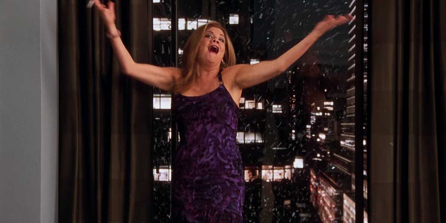 Kristen Johnston as Lexi Featherston holding out her arms in front of an open window in Sex and the City