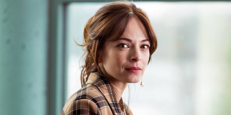 Murder-in-a-Small-Town-Kristin-Kreuk