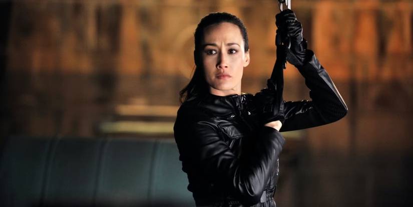 Nikita hanging off a rope and wearing all black in Nikita