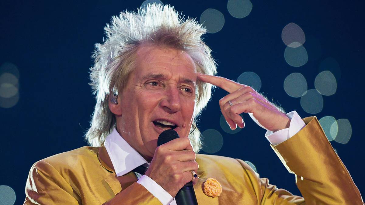Legendary Singer Rod Stewart Admitted He Nervous to Perform With This ...