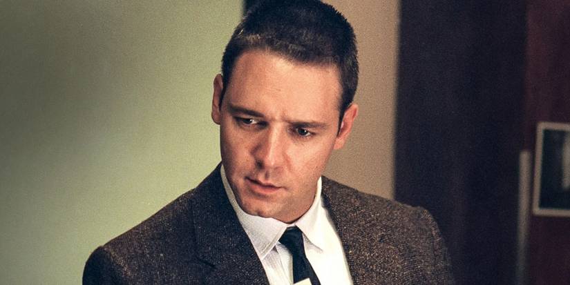 Russell Crowe as Officer Wendell "Bud" White in a suit and tie looking serious in L.A. Confidential.