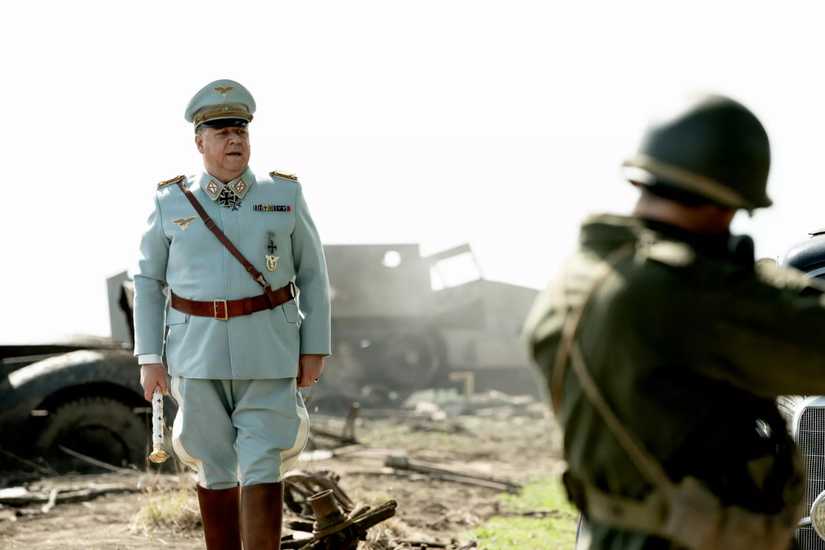 Russell Crowe Surveys The Battlefield In New Image From Hotly Russell Crowe Surveys The Battlefield In New Image From Hotly