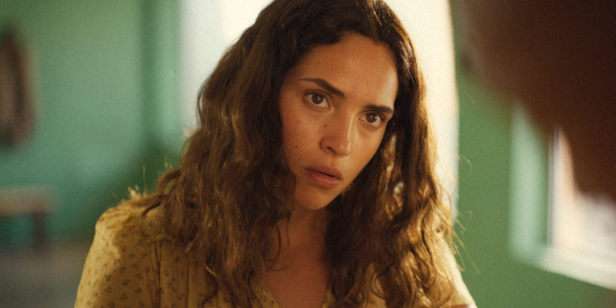 adria arjona los frikis