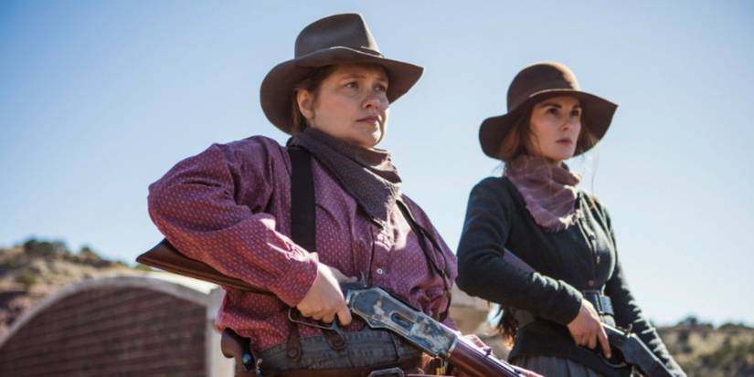 Merritt Wever and Michelle Dockery as Mary Agnes and Alice wearing cowboy hats and holding guns in 'Godless.'