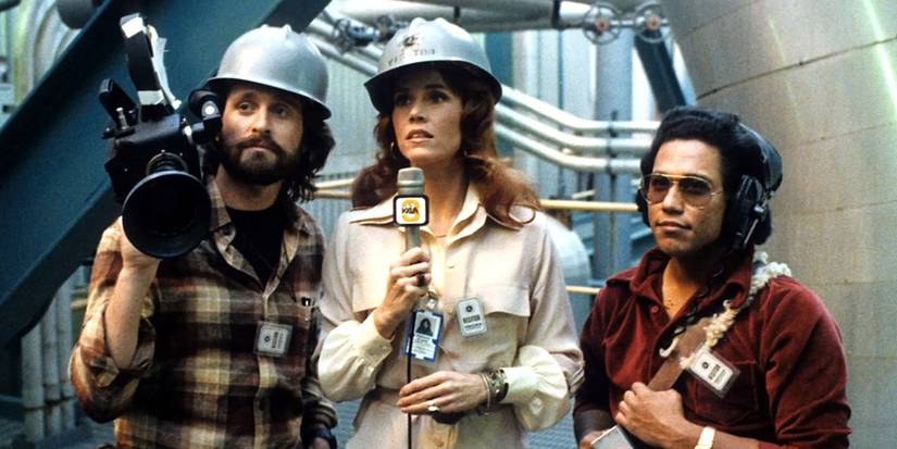 Michael Douglas as Richard Adams, Jane Fonda as Kimberly Wells, and Daniel Valdez as Hector Salas