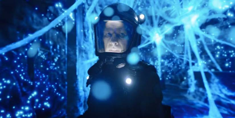 Thomas Jane as Josephus Miller in a protective suit in a glowing blue field in The Expanse Season 2, Episode 5