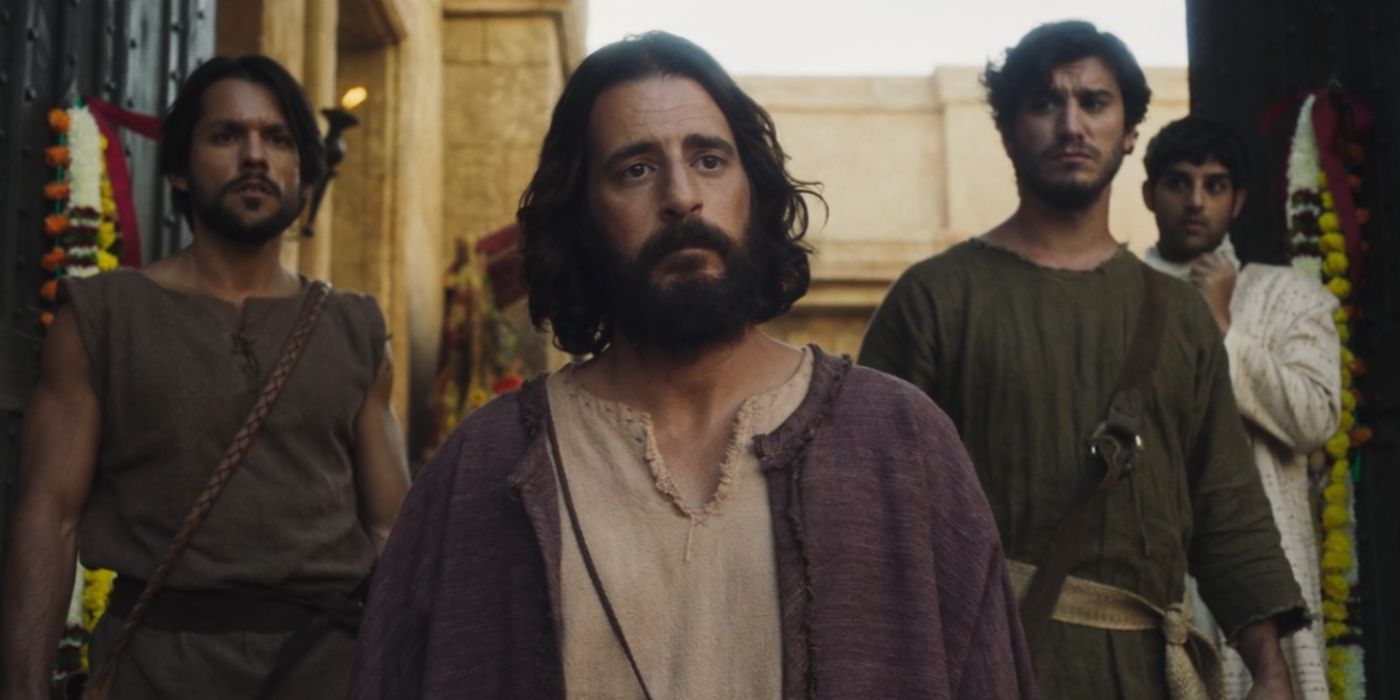 Jonathan Roumie as Jesus stands with others and looks ahead in The Perfect Opportunity episode The Chosen.