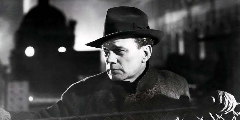 Joseph-Cotten looking to his right in The-Third-Man