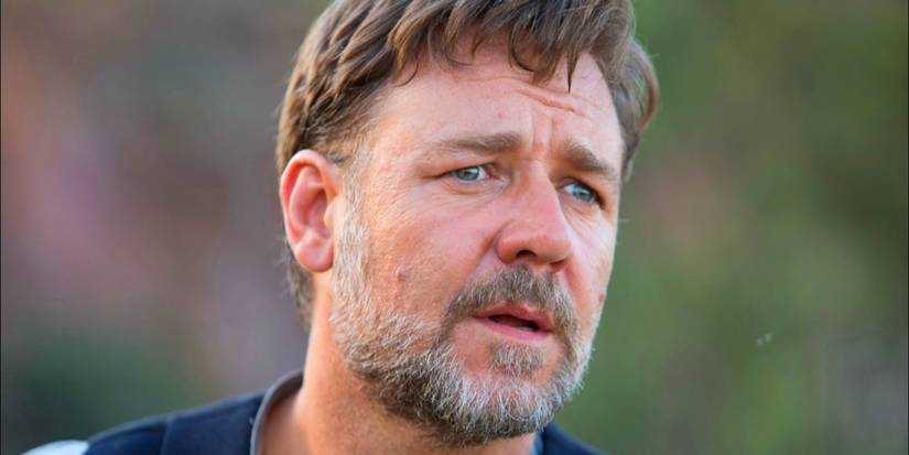 Russell Crowe squinting at something outside in The Water Diviner