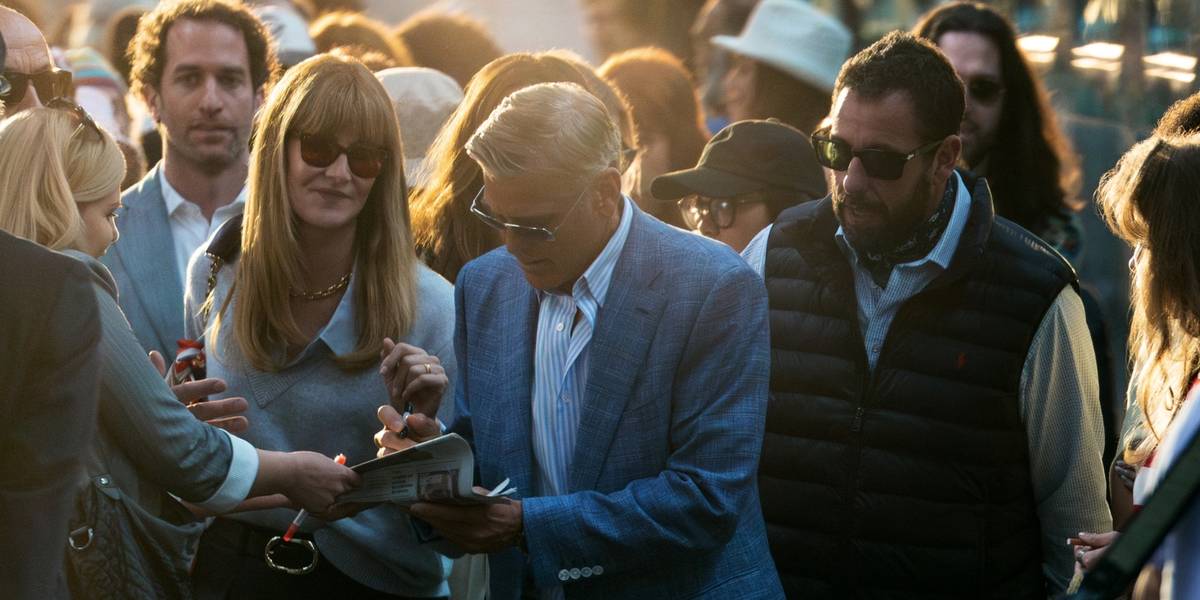 George Clooney assinando autógrafos com Laura Dern e Adam Sandler em Jay Kelly
