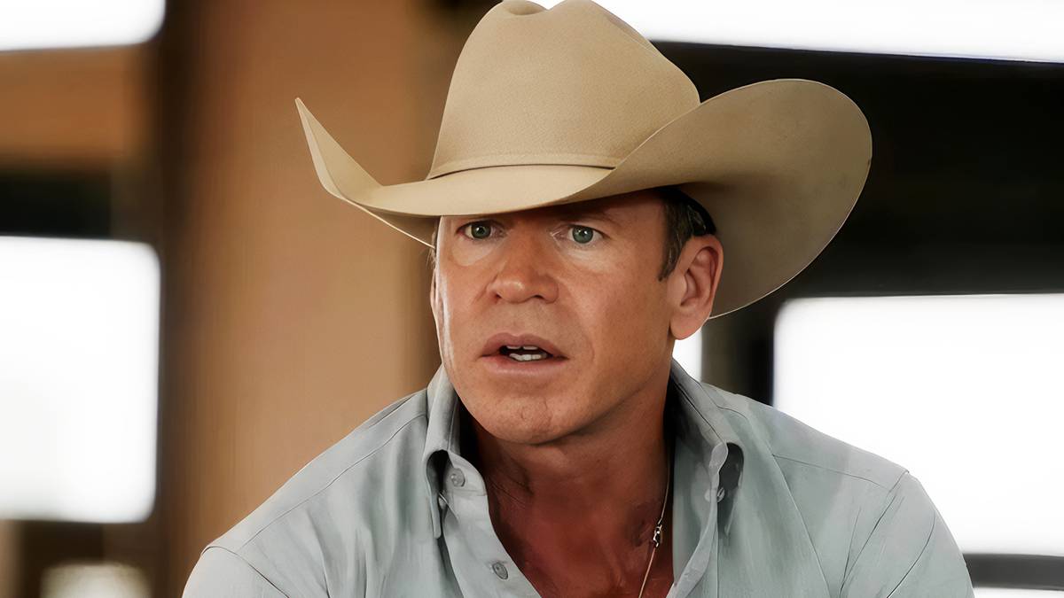 Taylor Sheridan as Travis Wheatley looking at something in Yellowstone.
