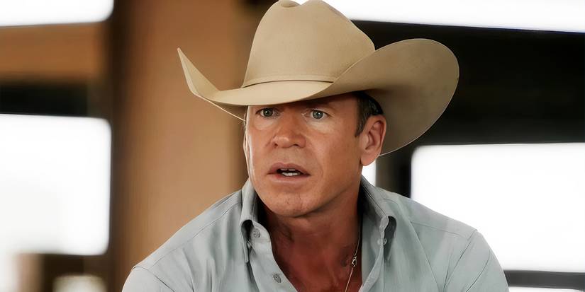 Taylor Sheridan as Travis Wheatley looking at something in Yellowstone.