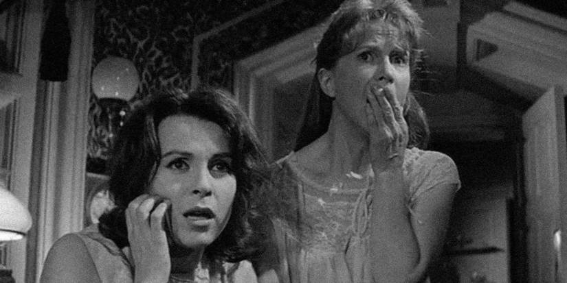 Julie Harris and Claire Bloom in 'The Haunting' 1964