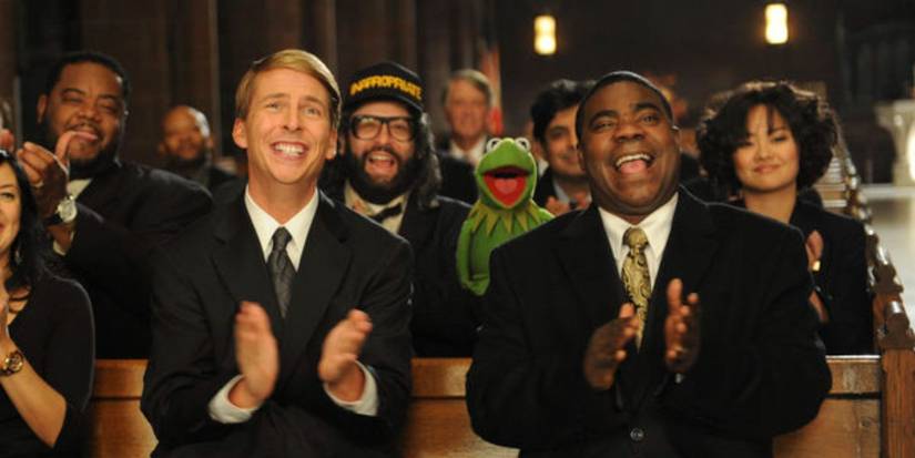 Kenneth Parcell (Jack McBrayer) and Tracy Jordan (Tracy Morgan) with Kermit at a funeral in '30 Rock'