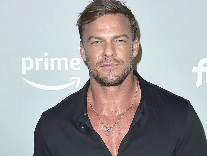 Alan Ritchson Hit 'Reacher's Alan Ritchson Takes a Beating With