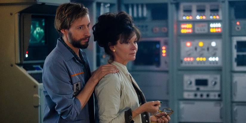 David Rysdahl e Essie Davis em Alien: Terra