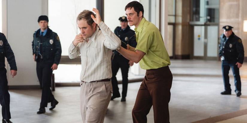 Bill Skarsgård holding Dacre Montgomery at gunpoint in Dead Man's Wire