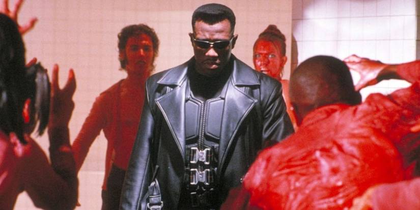 Wesley Snipes surrounded by blood-covered vampires in 'Blade'