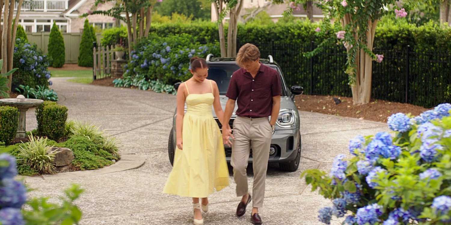 Belly Conklin and Conrad Fisher holding hands in the series finale of The Summer I Turned Pretty TSITP