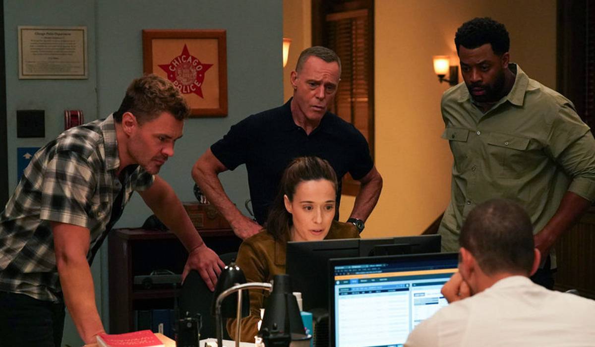 Chicago P.D.' Showrunner Reveals the Fate of the Intelligence Unit in Season  13: “Nobody's Thriving”