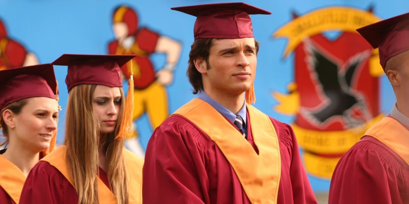 Tom Welling as Clark Kent wearing a cap and gown in Smallville episode Commencement.