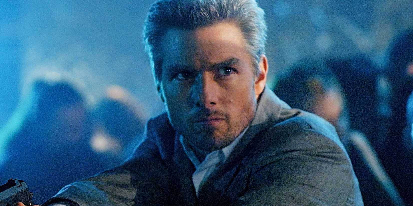 Tom-Cruis looking ahead in Collateral