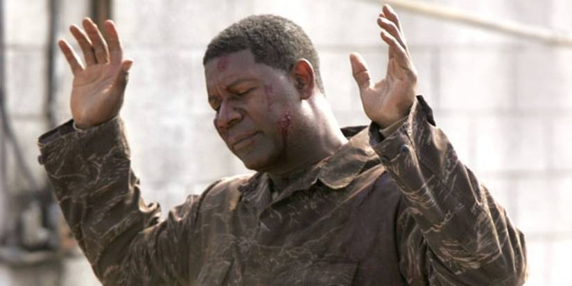 Dennis Haysbert sebagai Sersan Mayor Jonas Blane di The Unit