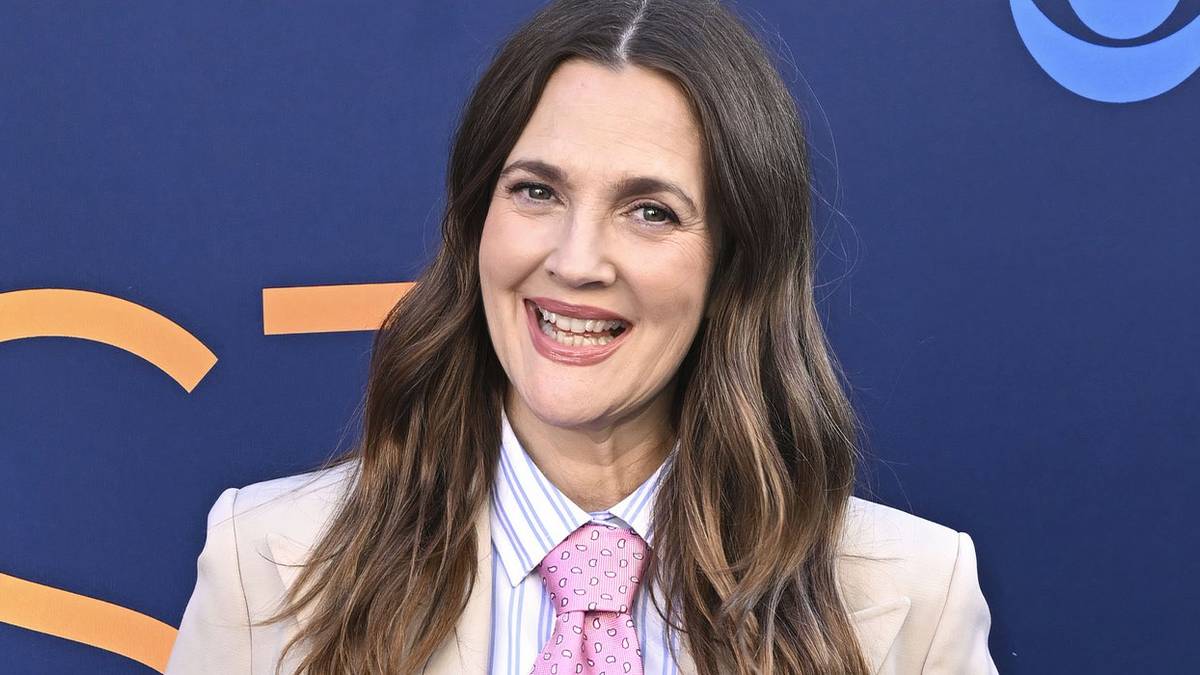 Drew Barrymore Just Recreated Her Iconic LateNight Dance From 30 Years