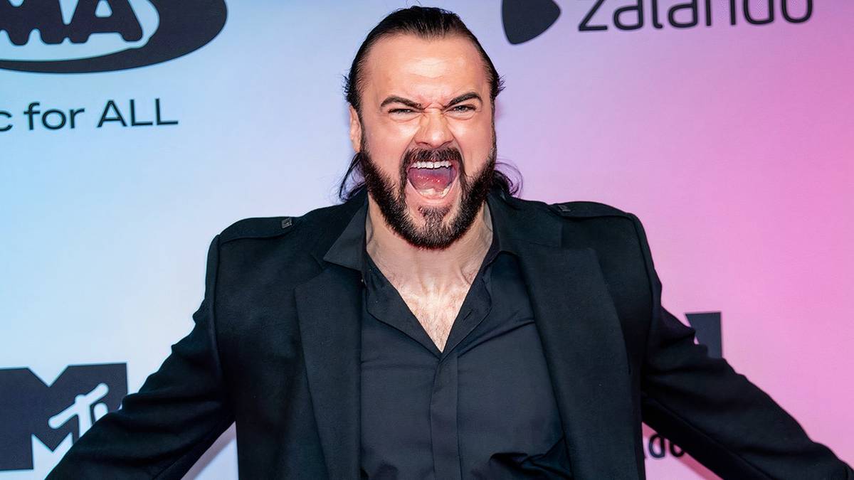 Highlander Remake Shocker! John Wick Director Casts WWE Champ as Henry Cavill's Brother