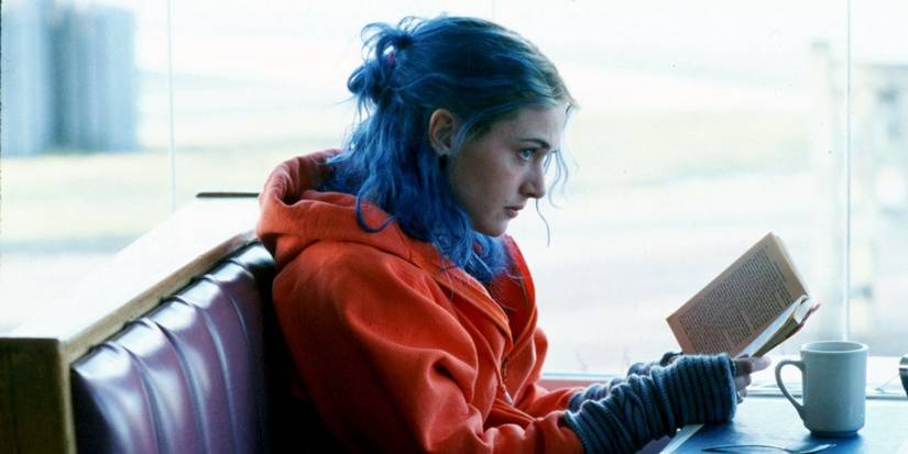 Kate Winslet reading at a diner in Eternal Sunshine of the Spotless Mind
