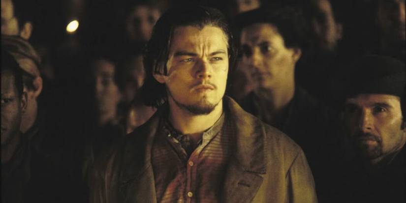 Gangs of New York - 2002 - Leonardo DiCaprio stands in a crowd