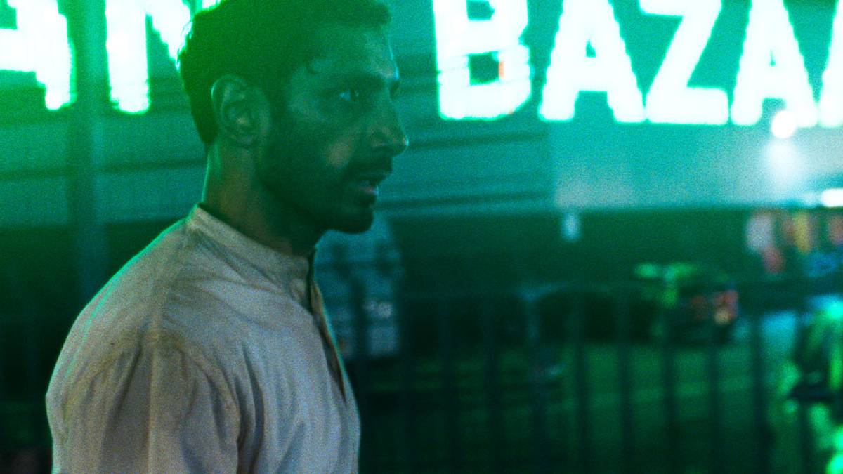 ‘Hamlet’ Review: Riz Ahmed’s Magnetic Performance Anchors a Gritty but Flawed Adaptation | TIFF 2025