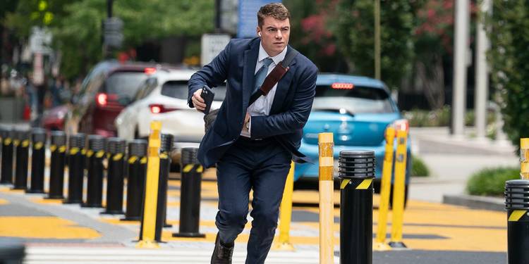 Gabriel Basso running down a street in A House of Dynamite.