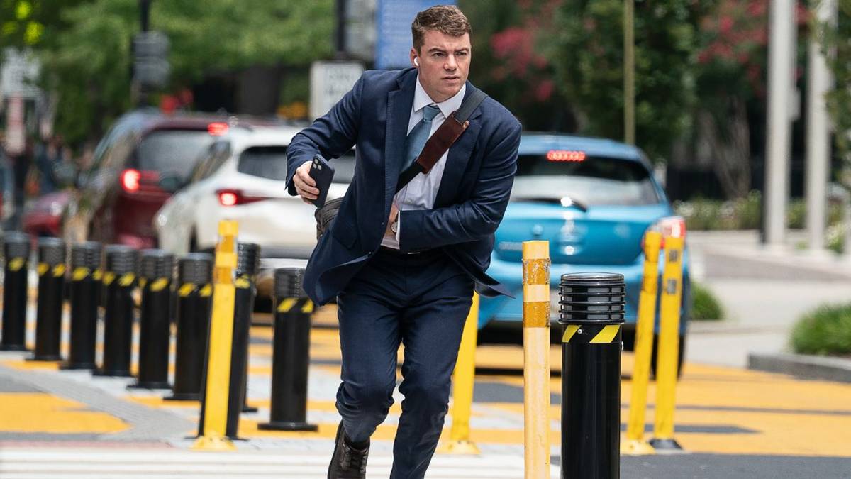 Apocalyptic Thriller From 'Hurt Locker' Director Seizes Netflix Top 10 Crown!