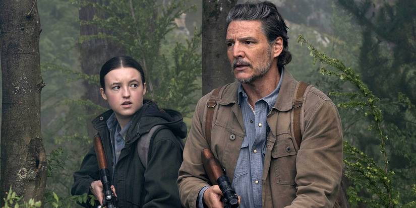 Pedro Pascal dengan pistol di hutan di samping Bella Ramsey di The Last of Us