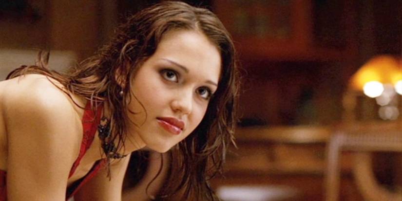 Max (Jessica Alba) working out in Dark Angel.