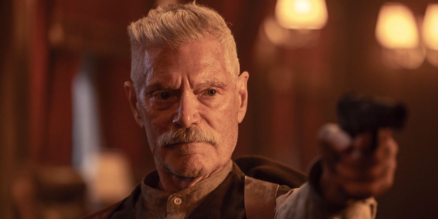 Stephen Lang aims a weapon at someone in Sisu: Road to Revenge