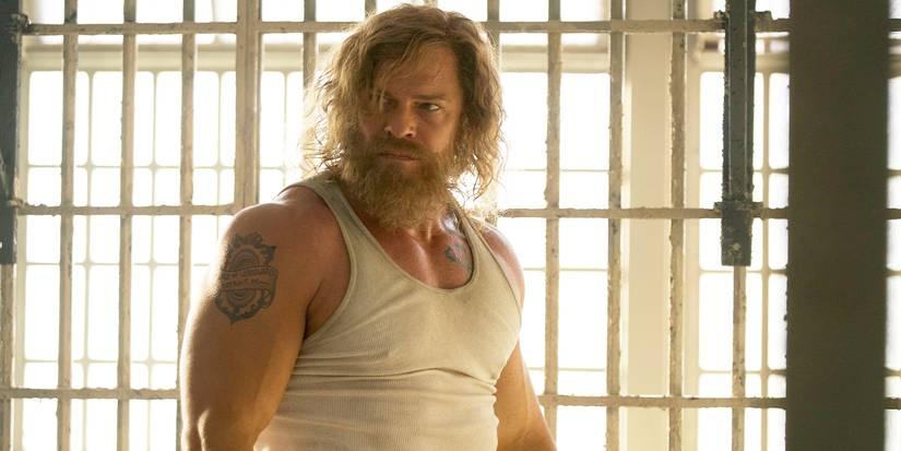 Alan Ritchson nel ruolo di John Miller in Motor City