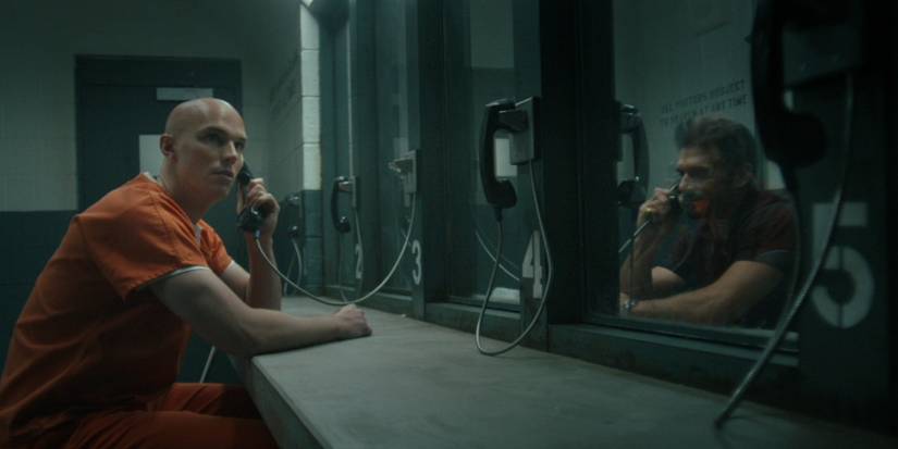 Lex Luthor (Nicholas Hoult) ve Rick Flag Sr. (Frank Grillo) Belle Reve'de Peacemaker Sezon 2 Bölüm 6