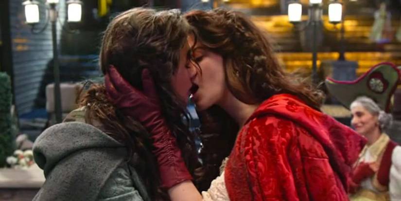 Dorothy (Teri Reeves) and Ruby (Meghan Ory) kiss in 'Once Upon a Time'