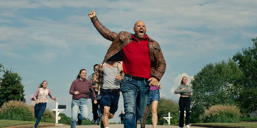 David Denman as Keith running through the streets with a bunch of white people in Peacemaker Season 2
