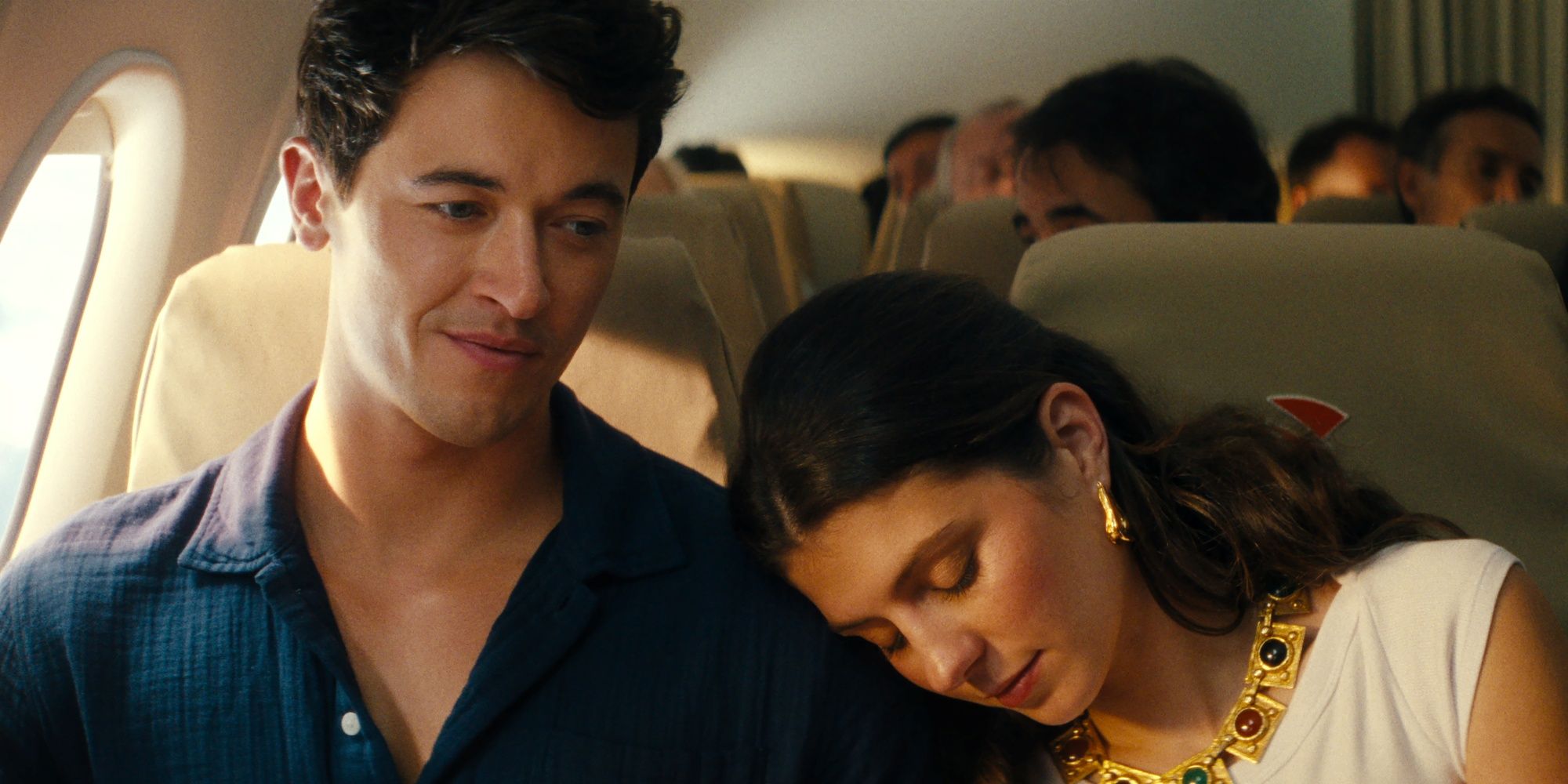 Tom Blyth and Emily Bader Wing It Together in Romantic First 'People We Meet on Vacation' Trailer