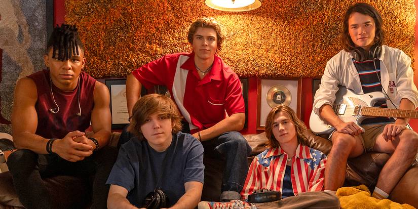 BEZ (Zendé Murdock), WYATT (Jesse Golliher), CHARLIE (William Lipton), NEIL (Axel Ellis), TOPHER (Jeremy Yun) sitting together in The Runarounds 