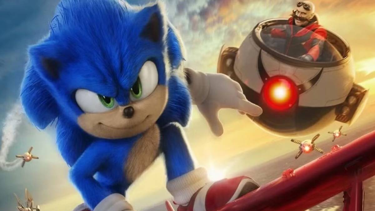 Sonic races toward the camera with Dr. Robotnik in a flying orb behind him in Sonic the Hedgehog 2.