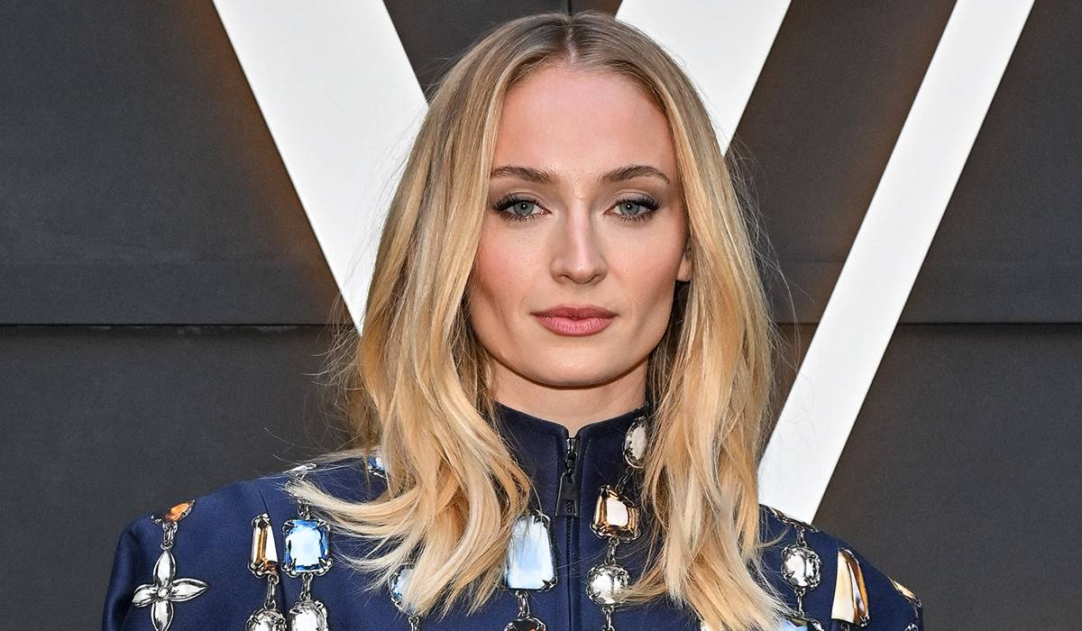 Nora investigates Lara's death in The Tattered Cover, image size:1200x700